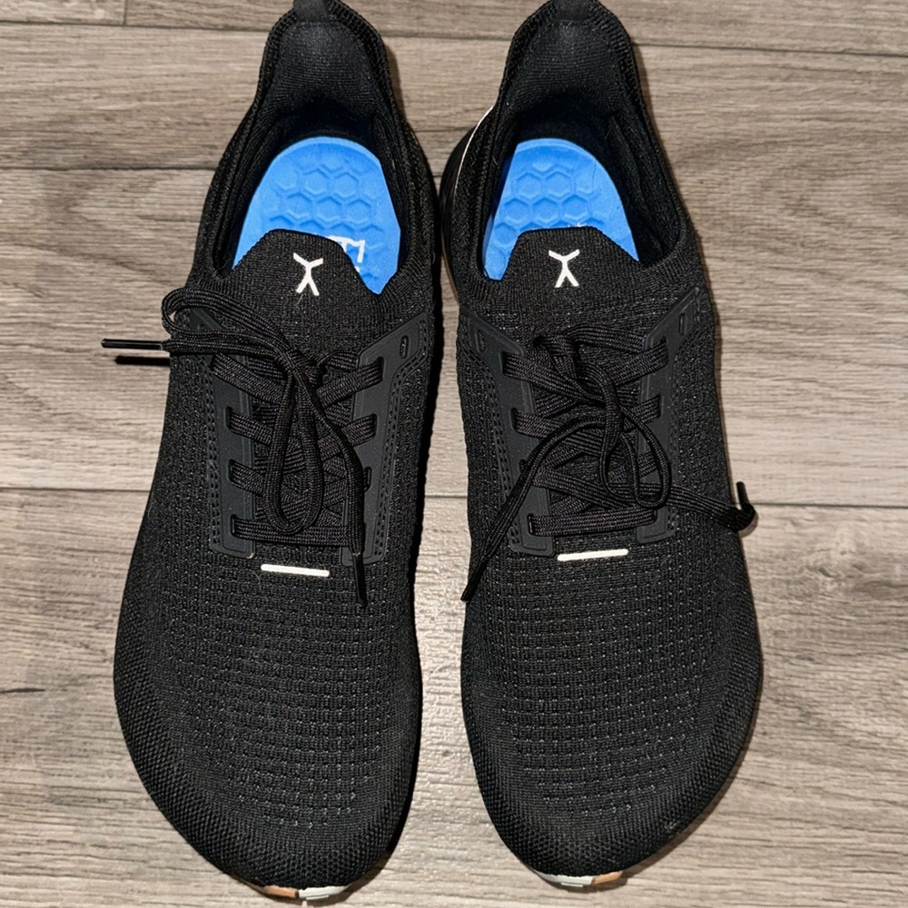 Flux adapt runner womens 11 men’s 9.5